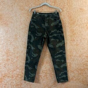 AMERICAN EAGLE Camouflage Mom Jean Corduroy Pants size 2